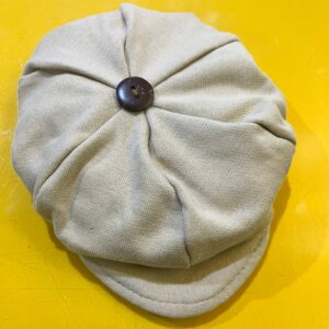 Boina Bege com botão NB